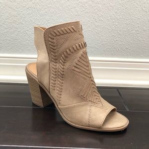 Universal Thread Shoes - Universal Thread Edwina Boots Size 8 Universal Thread Shoes - Universal Thread Edwina Boots Size 8